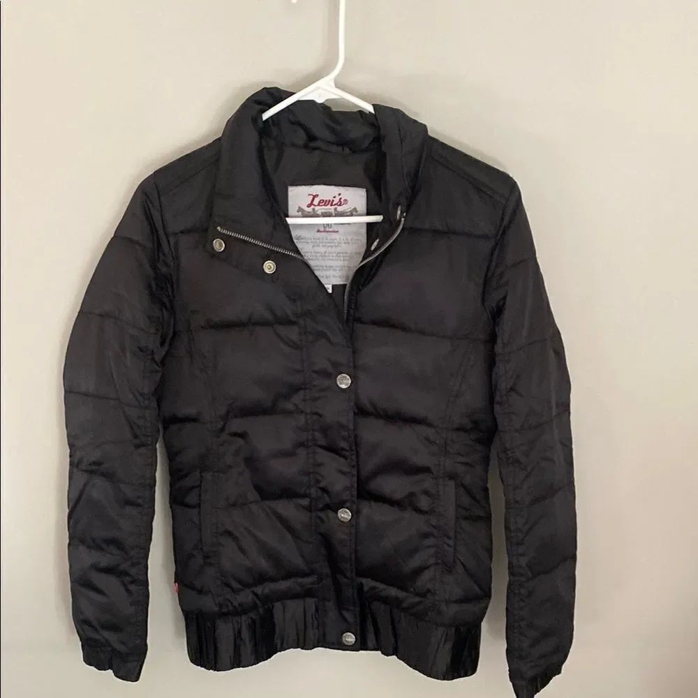 Levi’s Black Puffer Jacket – Women’s Medium – Very Good Condition